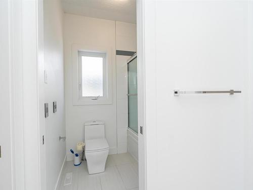 3010 Watson Landing, Edmonton, AB - Indoor Photo Showing Bathroom