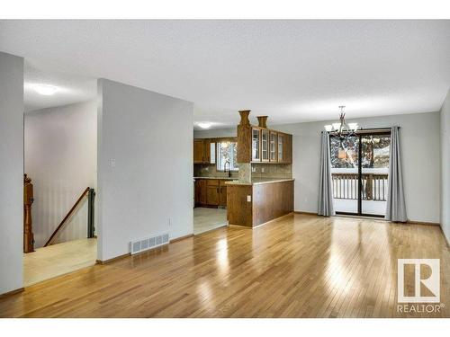 221 Oeming Road, Edmonton, AB - Indoor Photo Showing Living Room