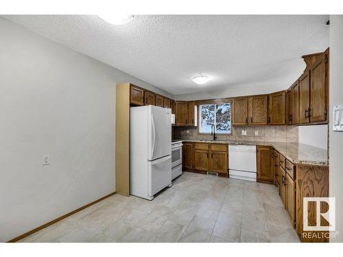 221 Oeming Road, Edmonton, AB - Indoor Photo Showing Kitchen