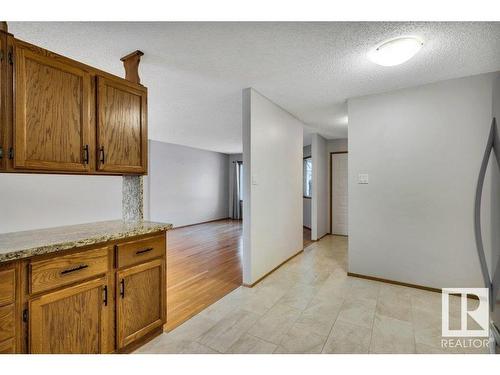 221 Oeming Road, Edmonton, AB - Indoor