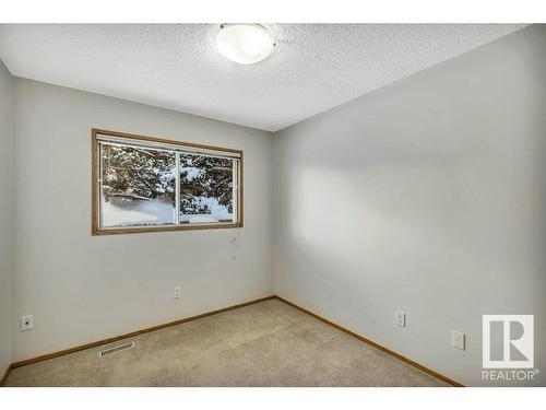 221 Oeming Road, Edmonton, AB - Indoor Photo Showing Other Room