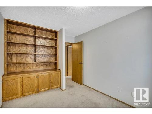 221 Oeming Road, Edmonton, AB - Indoor Photo Showing Other Room