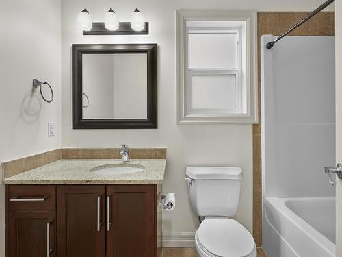 1268 Cunningham Drive, Edmonton, AB - Indoor Photo Showing Bathroom