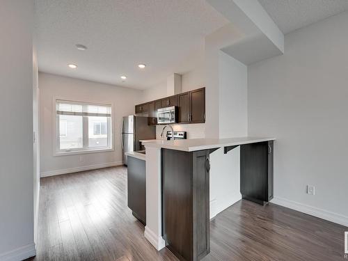 101 804 Welsh Drive, Edmonton, AB - Indoor Photo Showing Kitchen