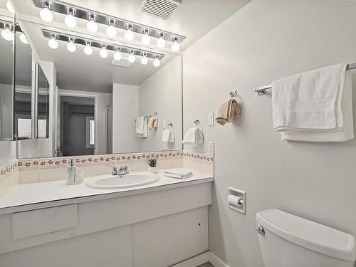 803 9909 110 Street, Edmonton, AB - Indoor Photo Showing Bathroom