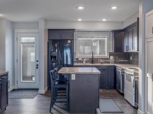 327 Nelson Drive, Spruce Grove, AB - Indoor Photo Showing Kitchen