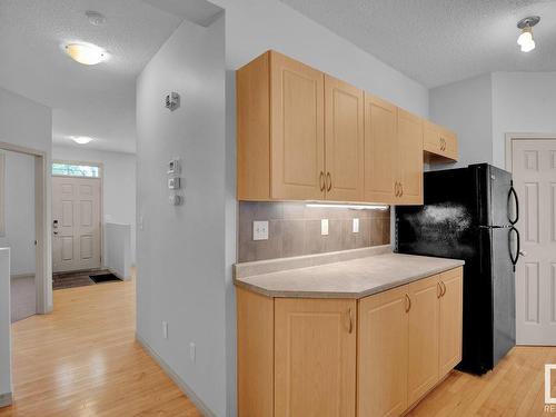 41 1650 Towne Center Boulevard, Edmonton, AB - Indoor Photo Showing Kitchen