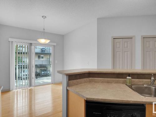 41 1650 Towne Center Boulevard, Edmonton, AB - Indoor Photo Showing Kitchen