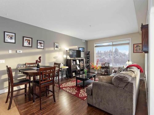 117 279 Wye Road, Sherwood Park, AB - Indoor Photo Showing Living Room