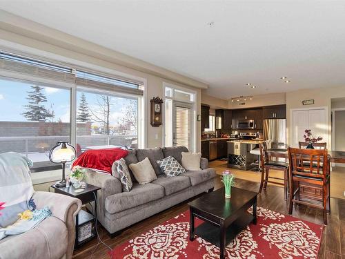 117 279 Wye Road, Sherwood Park, AB - Indoor Photo Showing Living Room