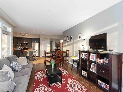 117 279 Wye Road, Sherwood Park, AB - Indoor Photo Showing Living Room