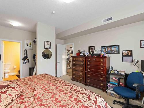 117 279 Wye Road, Sherwood Park, AB - Indoor Photo Showing Bedroom