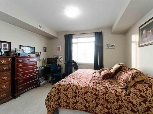 117 279 Wye Road, Sherwood Park, AB - Indoor Photo Showing Bedroom