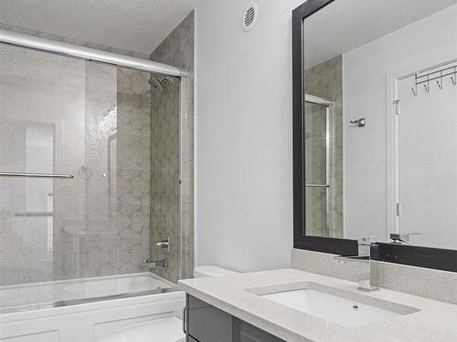 6059 Crawford Drive Sw, Edmonton, AB - Indoor Photo Showing Bathroom