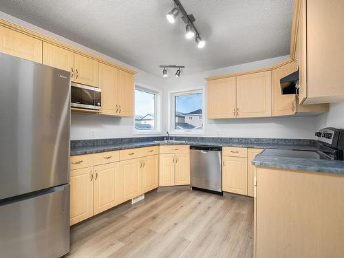 266 Avena Circle, Leduc, AB - Indoor Photo Showing Kitchen