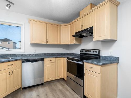 266 Avena Circle, Leduc, AB - Indoor Photo Showing Kitchen