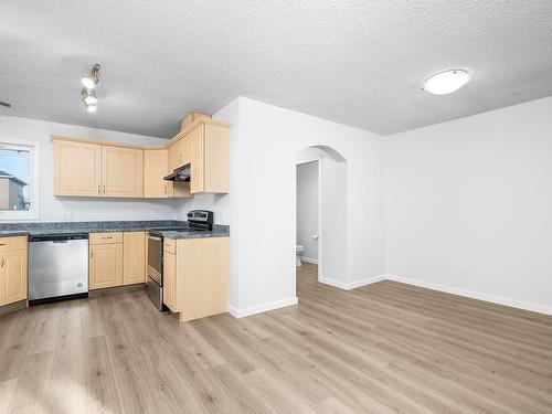 266 Avena Circle, Leduc, AB - Indoor Photo Showing Kitchen