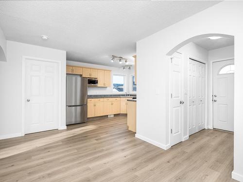 266 Avena Circle, Leduc, AB - Indoor Photo Showing Kitchen