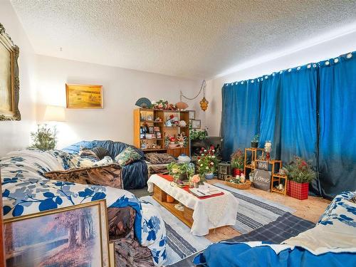 9539-9541 129B Avenue, Edmonton, AB - Indoor Photo Showing Bedroom