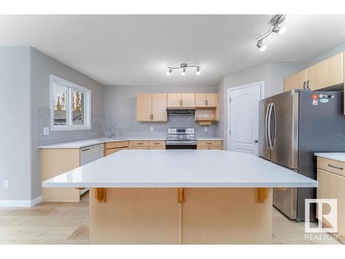 1817 Towne Centre Boulevard, Edmonton, AB - Indoor Photo Showing Kitchen