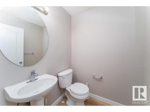 1817 Towne Centre Boulevard, Edmonton, AB - Indoor Photo Showing Bathroom