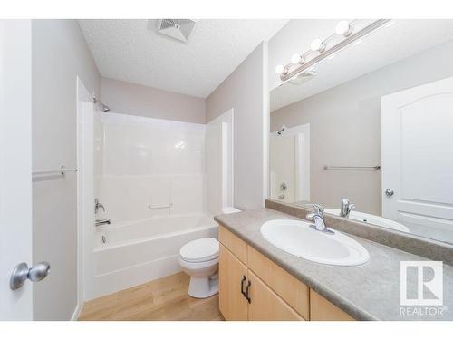 1817 Towne Centre Boulevard, Edmonton, AB - Indoor Photo Showing Bathroom