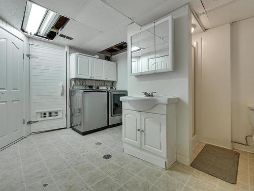 51 Windermere Drive, Spruce Grove, AB - Indoor Photo Showing Laundry Room