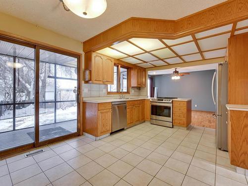 51 Windermere Drive, Spruce Grove, AB - Indoor Photo Showing Kitchen