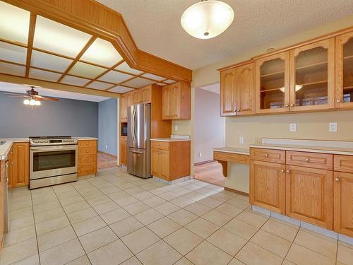 51 Windermere Drive, Spruce Grove, AB - Indoor Photo Showing Kitchen