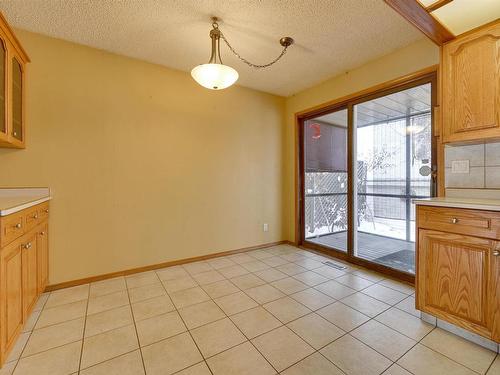 51 Windermere Drive, Spruce Grove, AB - Indoor Photo Showing Kitchen