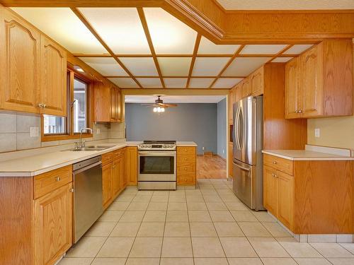 51 Windermere Drive, Spruce Grove, AB - Indoor Photo Showing Kitchen With Double Sink