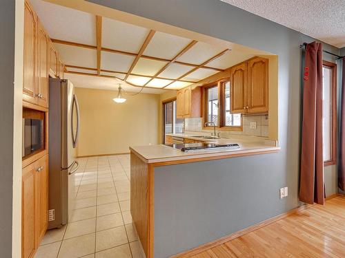 51 Windermere Drive, Spruce Grove, AB - Indoor Photo Showing Kitchen