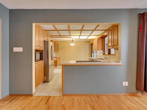 51 Windermere Drive, Spruce Grove, AB - Indoor Photo Showing Kitchen