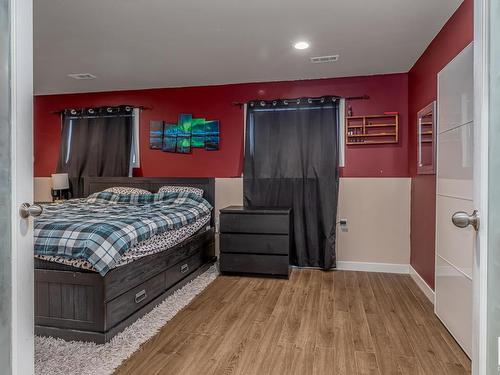 27 52318 Rge Road 25, Rural Parkland County, AB - Indoor Photo Showing Bedroom