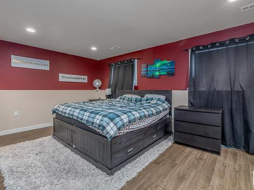 27 52318 Rge Road 25, Rural Parkland County, AB - Indoor Photo Showing Bedroom