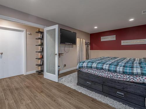 27 52318 Rge Road 25, Rural Parkland County, AB - Indoor Photo Showing Bedroom