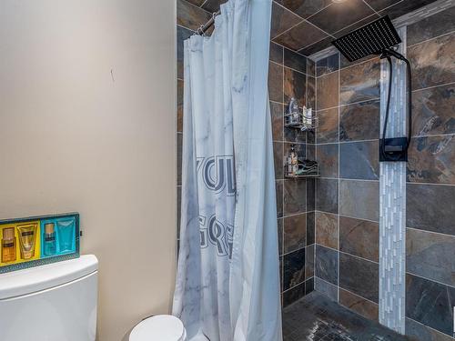 27 52318 Rge Road 25, Rural Parkland County, AB - Indoor Photo Showing Bathroom