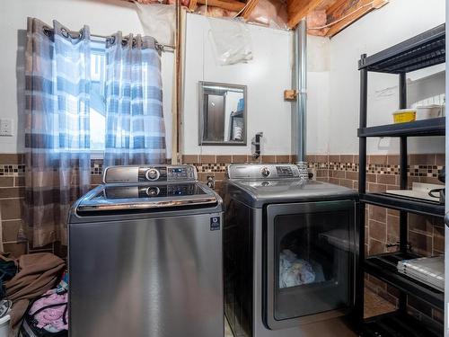 27 52318 Rge Road 25, Rural Parkland County, AB - Indoor Photo Showing Laundry Room