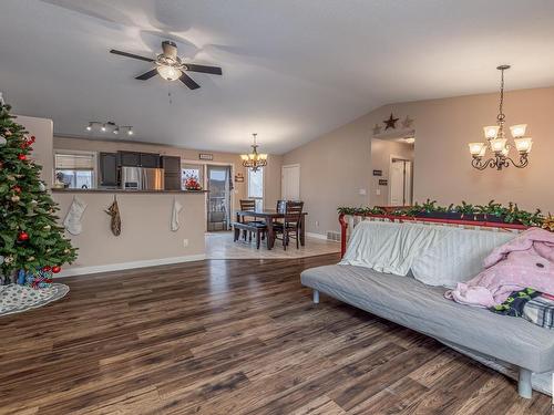 27 52318 Rge Road 25, Rural Parkland County, AB - Indoor Photo Showing Living Room