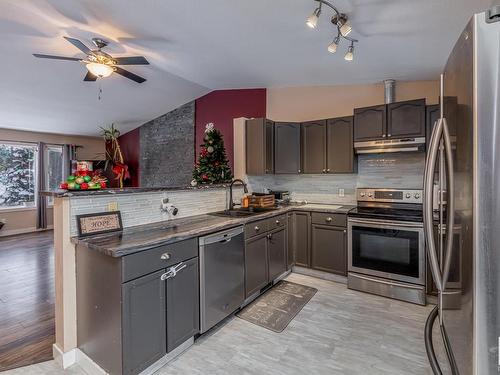 27 52318 Rge Road 25, Rural Parkland County, AB - Indoor Photo Showing Kitchen