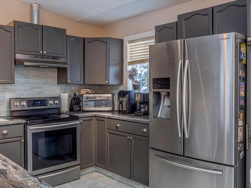 27 52318 Rge Road 25, Rural Parkland County, AB - Indoor Photo Showing Kitchen