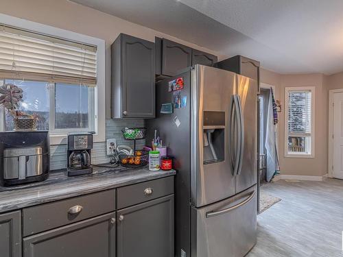 27 52318 Rge Road 25, Rural Parkland County, AB - Indoor Photo Showing Kitchen