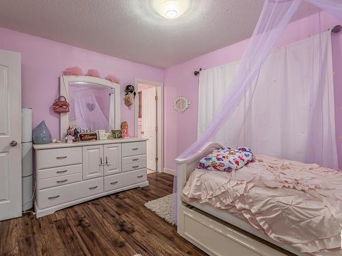 27 52318 Rge Road 25, Rural Parkland County, AB - Indoor Photo Showing Bedroom