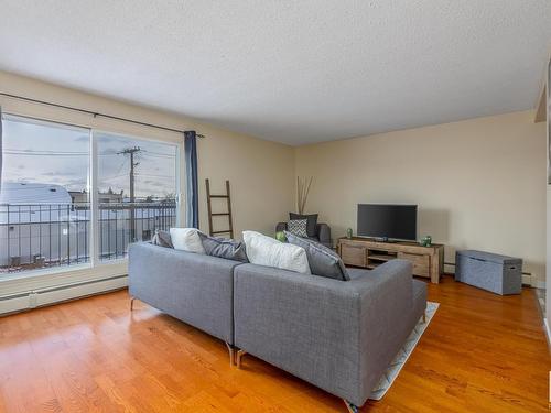 #302 10035-164 Street Nw, Edmonton, AB - Indoor Photo Showing Living Room