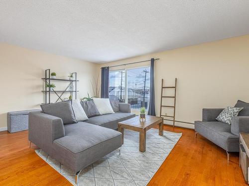 #302 10035-164 Street Nw, Edmonton, AB - Indoor Photo Showing Living Room