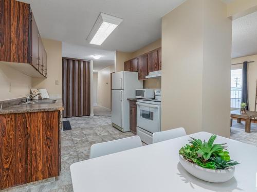 #302 10035-164 Street Nw, Edmonton, AB - Indoor Photo Showing Kitchen