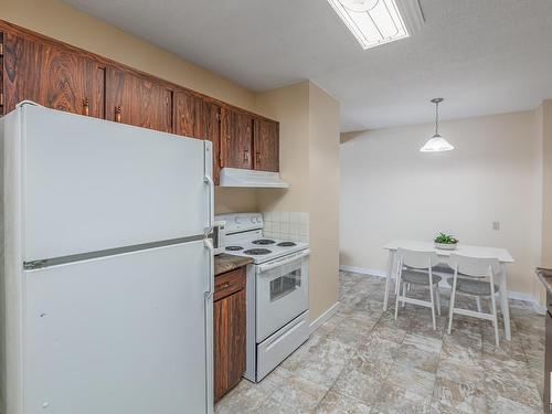 #302 10035-164 Street Nw, Edmonton, AB - Indoor Photo Showing Kitchen