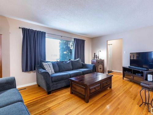 15745 107A Avenue, Edmonton, AB - Indoor Photo Showing Living Room