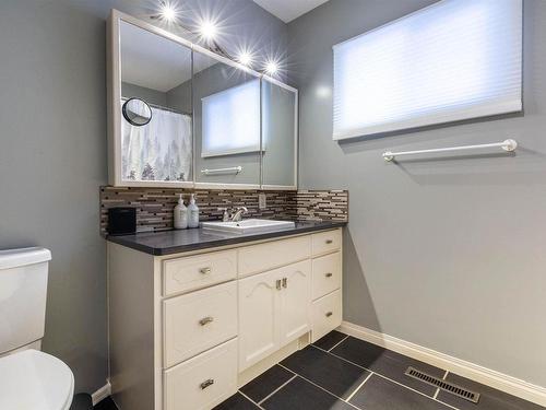 15745 107A Avenue, Edmonton, AB - Indoor Photo Showing Bathroom