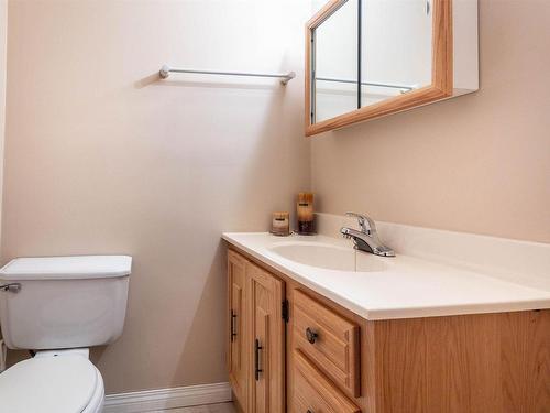 15745 107A Avenue, Edmonton, AB - Indoor Photo Showing Bathroom